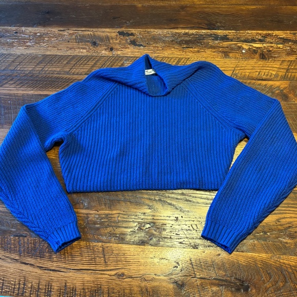Hollister Cropped Sweater - XS - Royal Blue - like new! - Picture 4 of 7